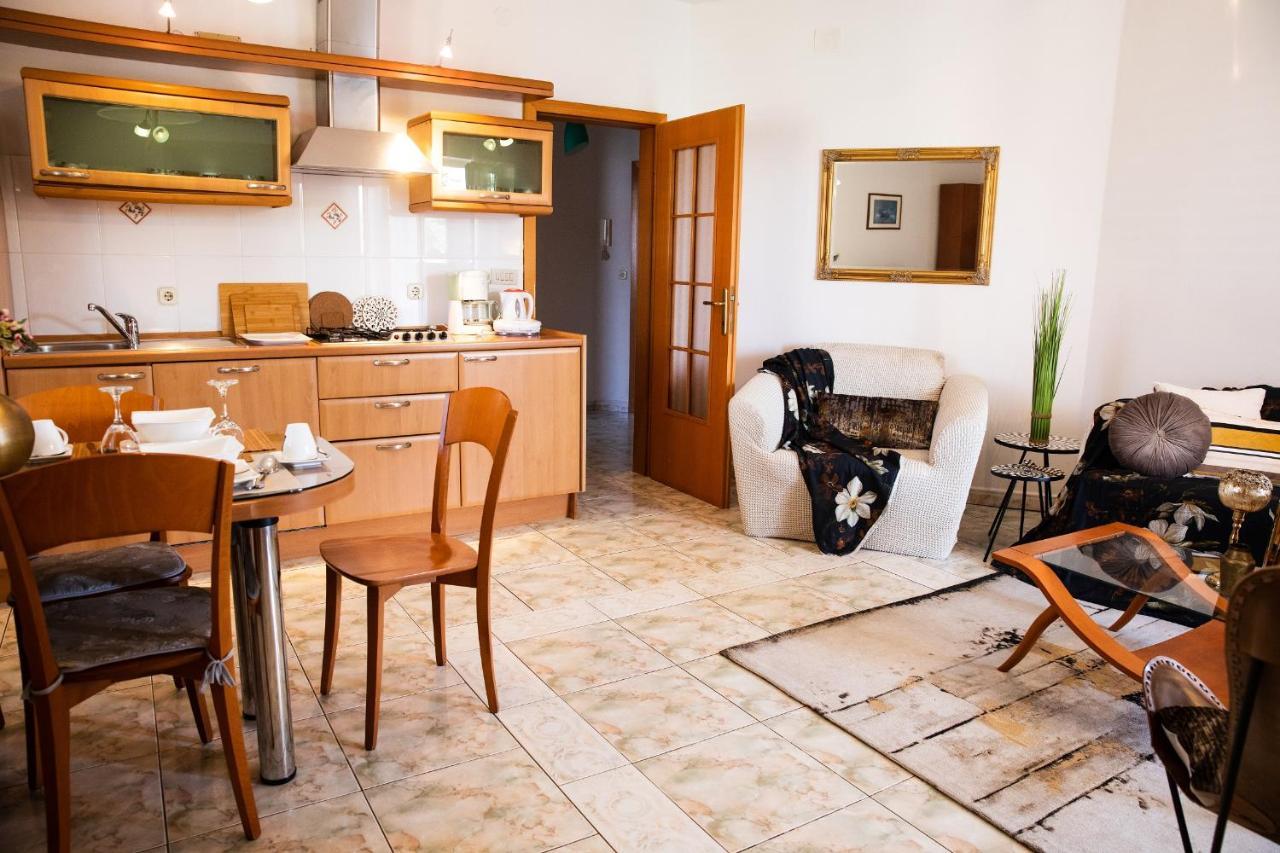 Villa Mareonda - Apartments Sussurro Ровінь Екстер'єр фото