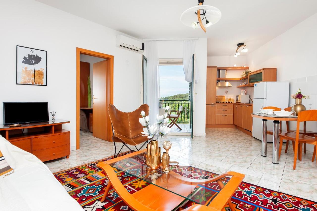 Villa Mareonda - Apartments Sussurro Ровінь Екстер'єр фото